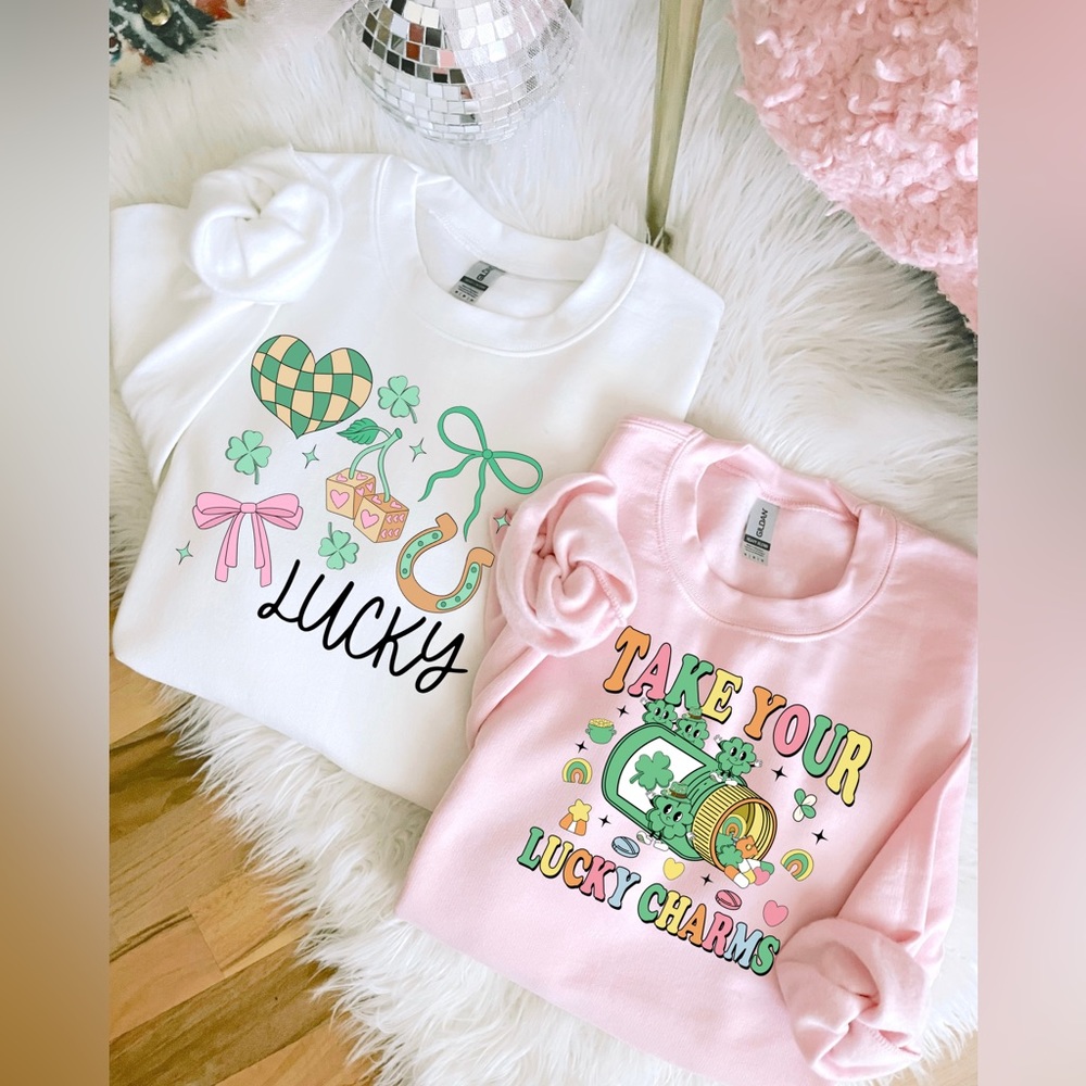 Western Lucky Gildan Sweatshirt🍀